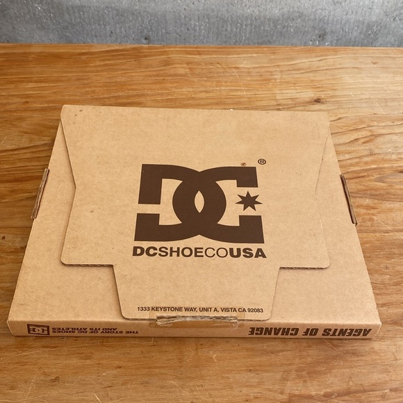 Boxed Edition DC Shoes Agents of Change Softcover Coffee Table Book - Picture 4 of 6